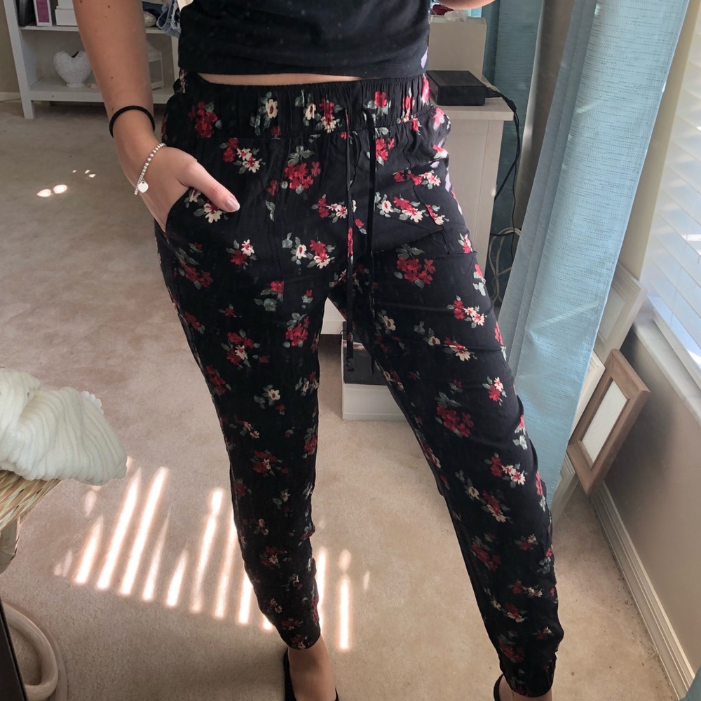 Hollister flower pants